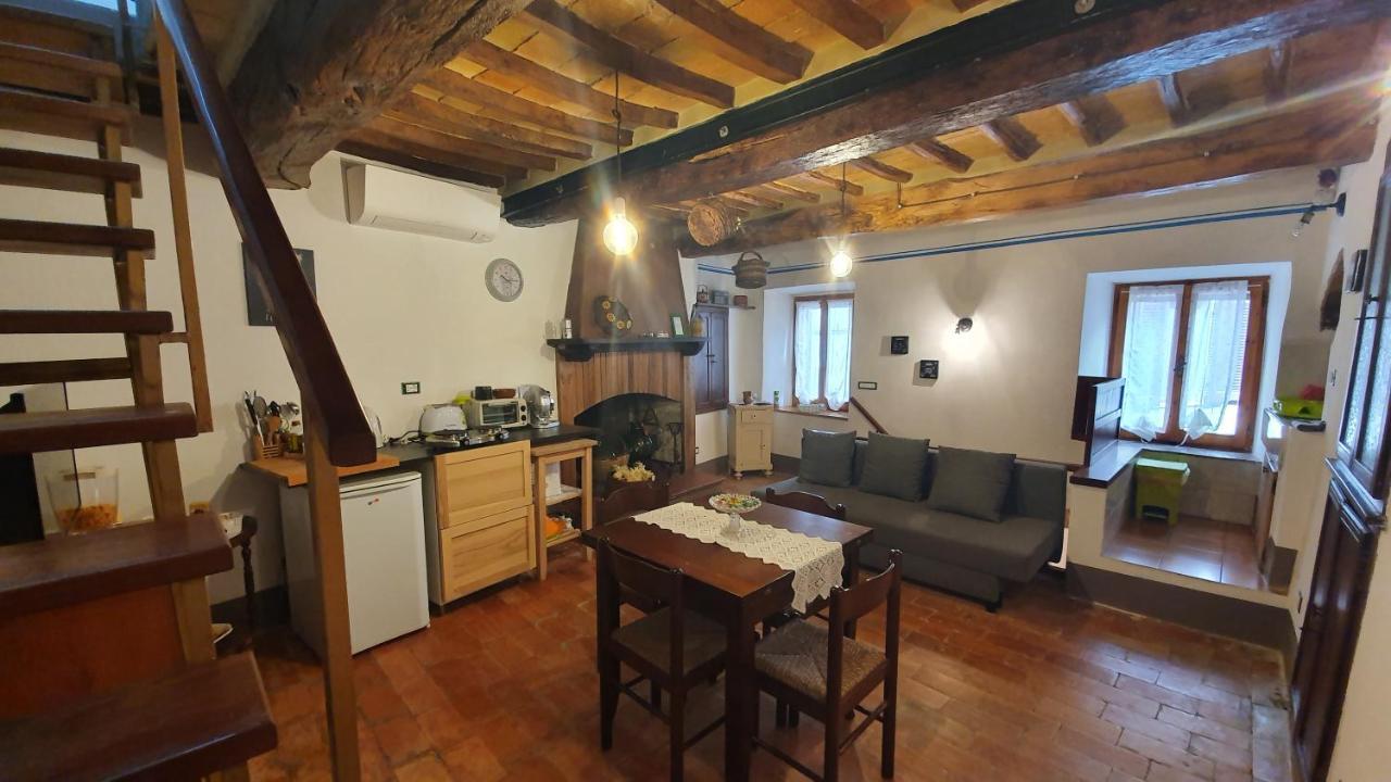 Апартаменти Le Casette Di Civitella- La Casa Di Rolando E Gina Civitella Del Lago Екстер'єр фото
